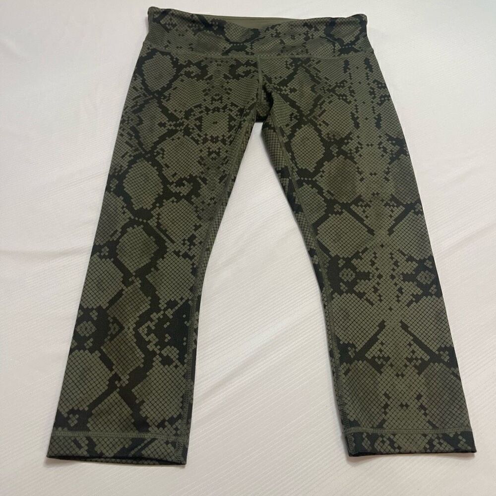 Lululemon Wunder Under 10 Green Snakeskin Luxtreme Crop RARE